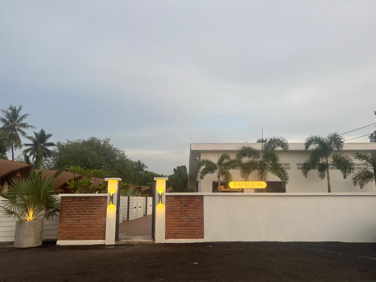 Found Mansion Hotel Pantai Cenang  Exterior photo