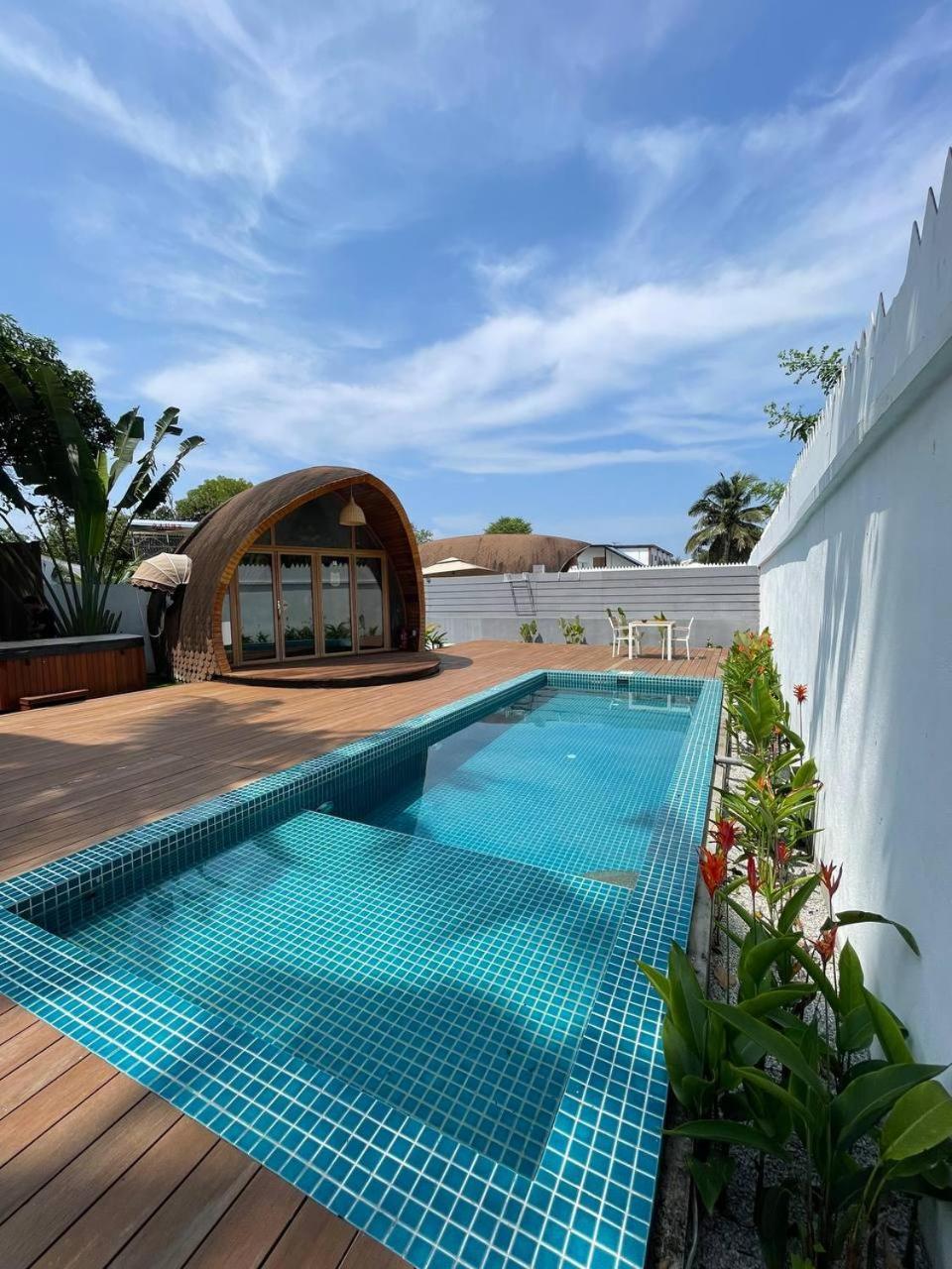 Found Mansion Hotel Pantai Cenang  Exterior photo
