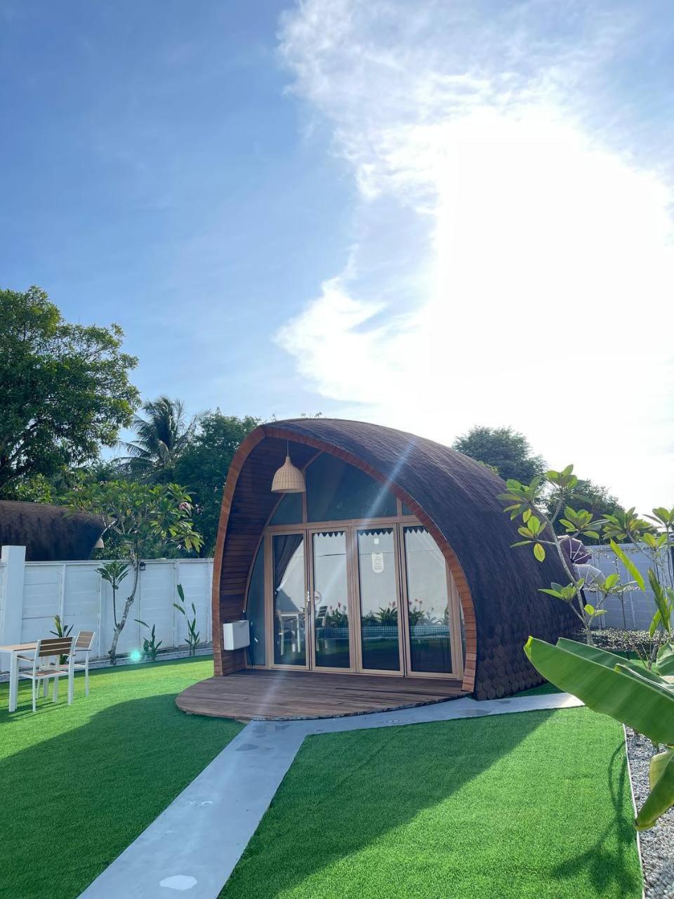 Found Mansion Hotel Pantai Cenang  Exterior photo