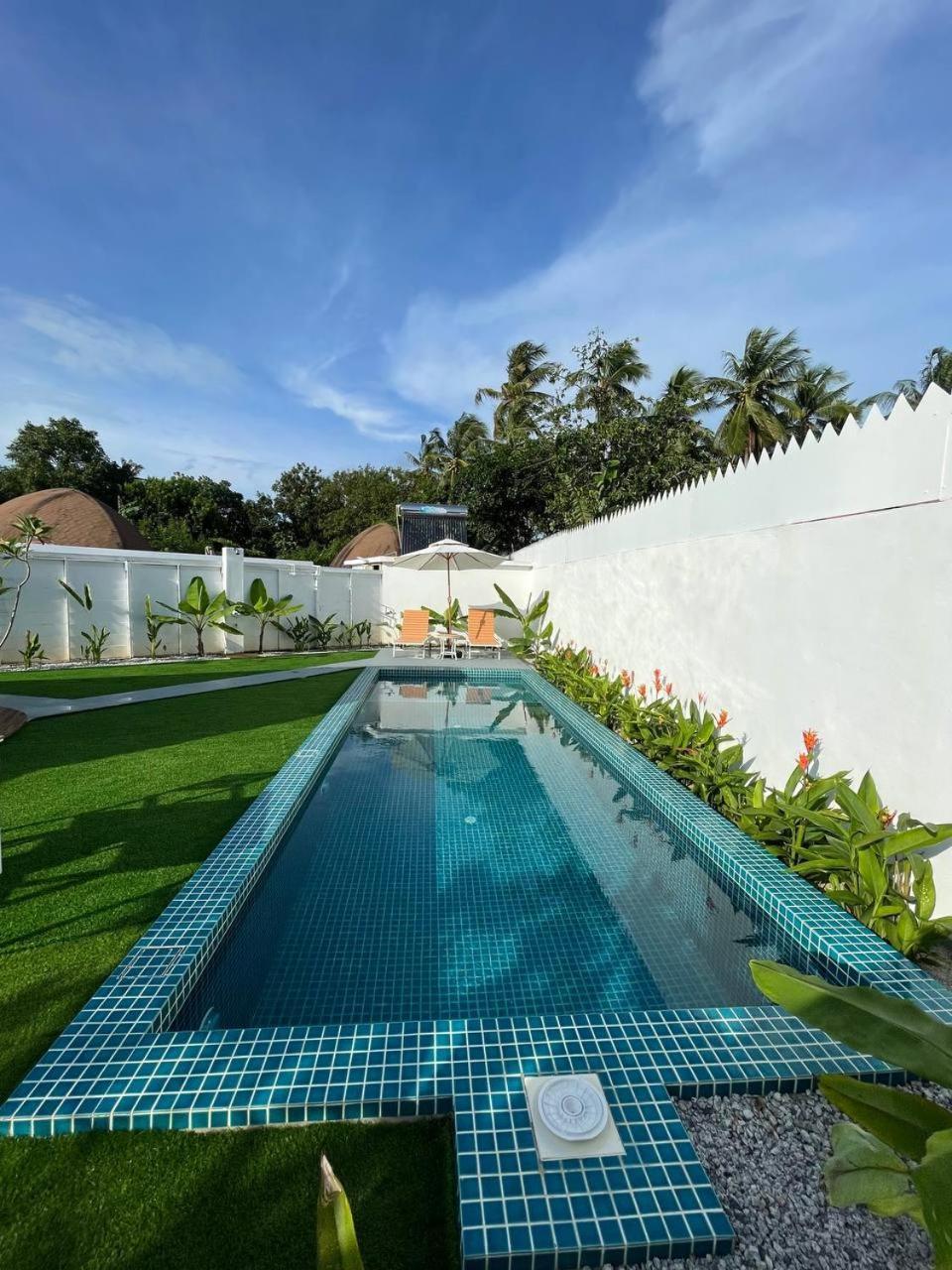 Found Mansion Hotel Pantai Cenang  Exterior photo