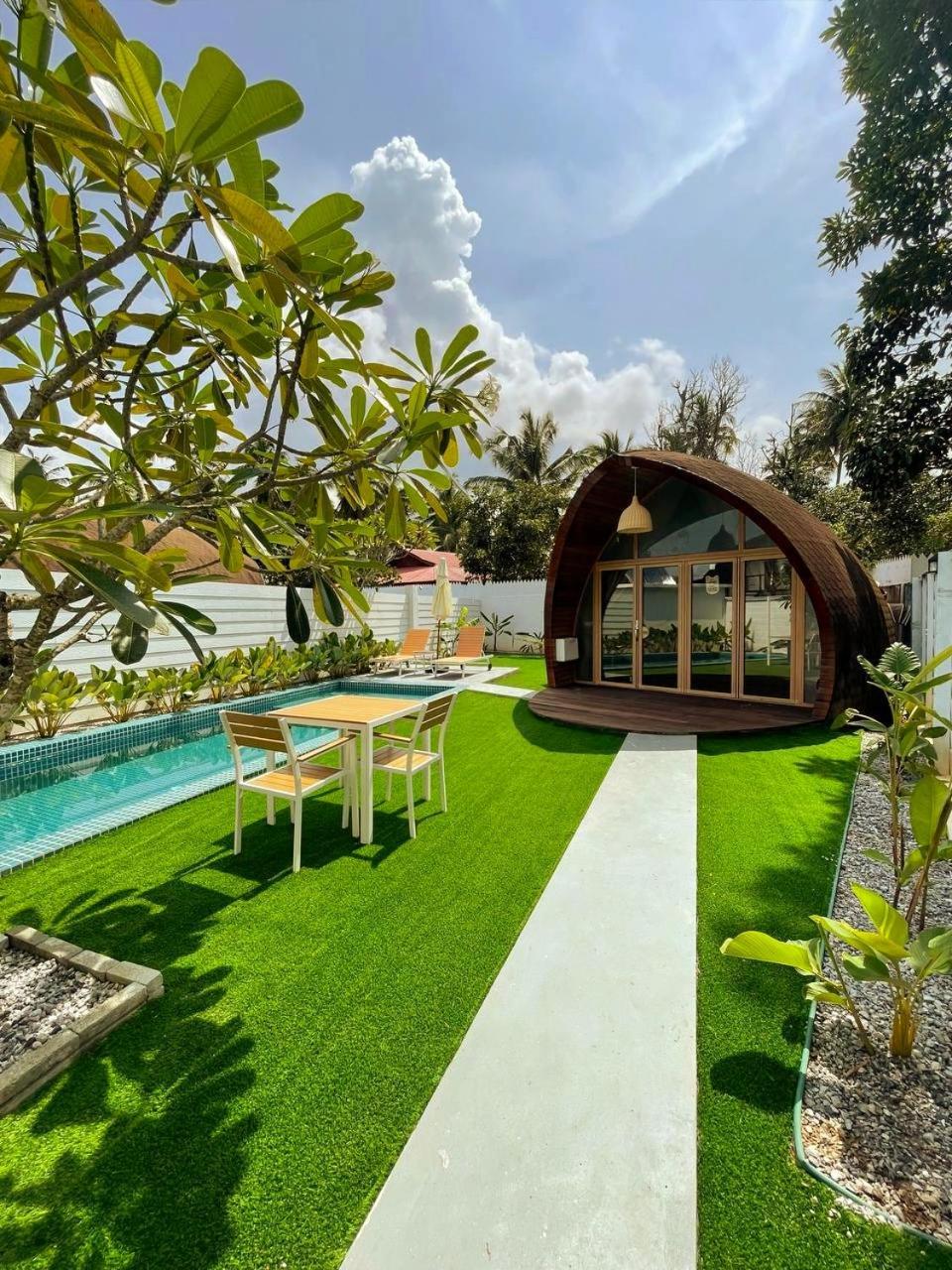 Found Mansion Hotel Pantai Cenang  Exterior photo