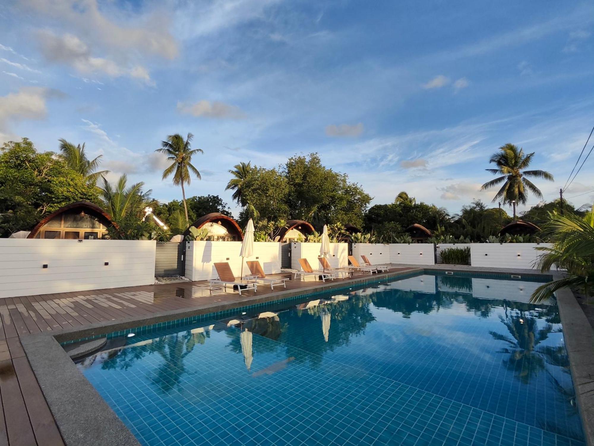 Found Mansion Hotel Pantai Cenang  Exterior photo