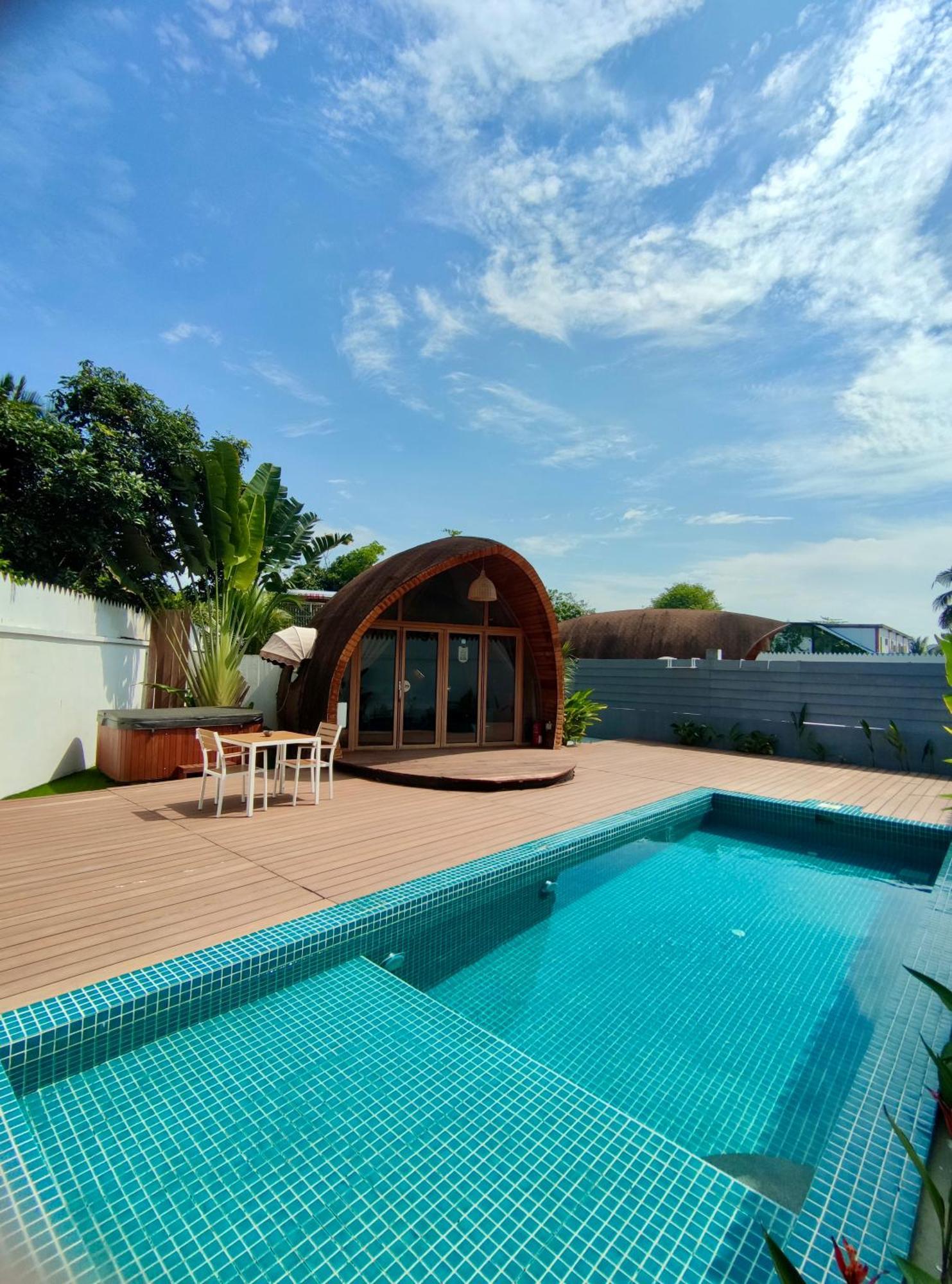 Found Mansion Hotel Pantai Cenang  Exterior photo