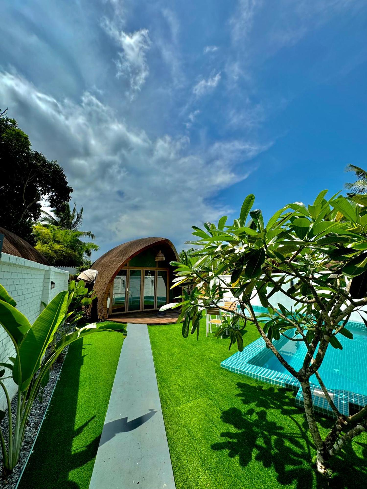 Found Mansion Hotel Pantai Cenang  Exterior photo