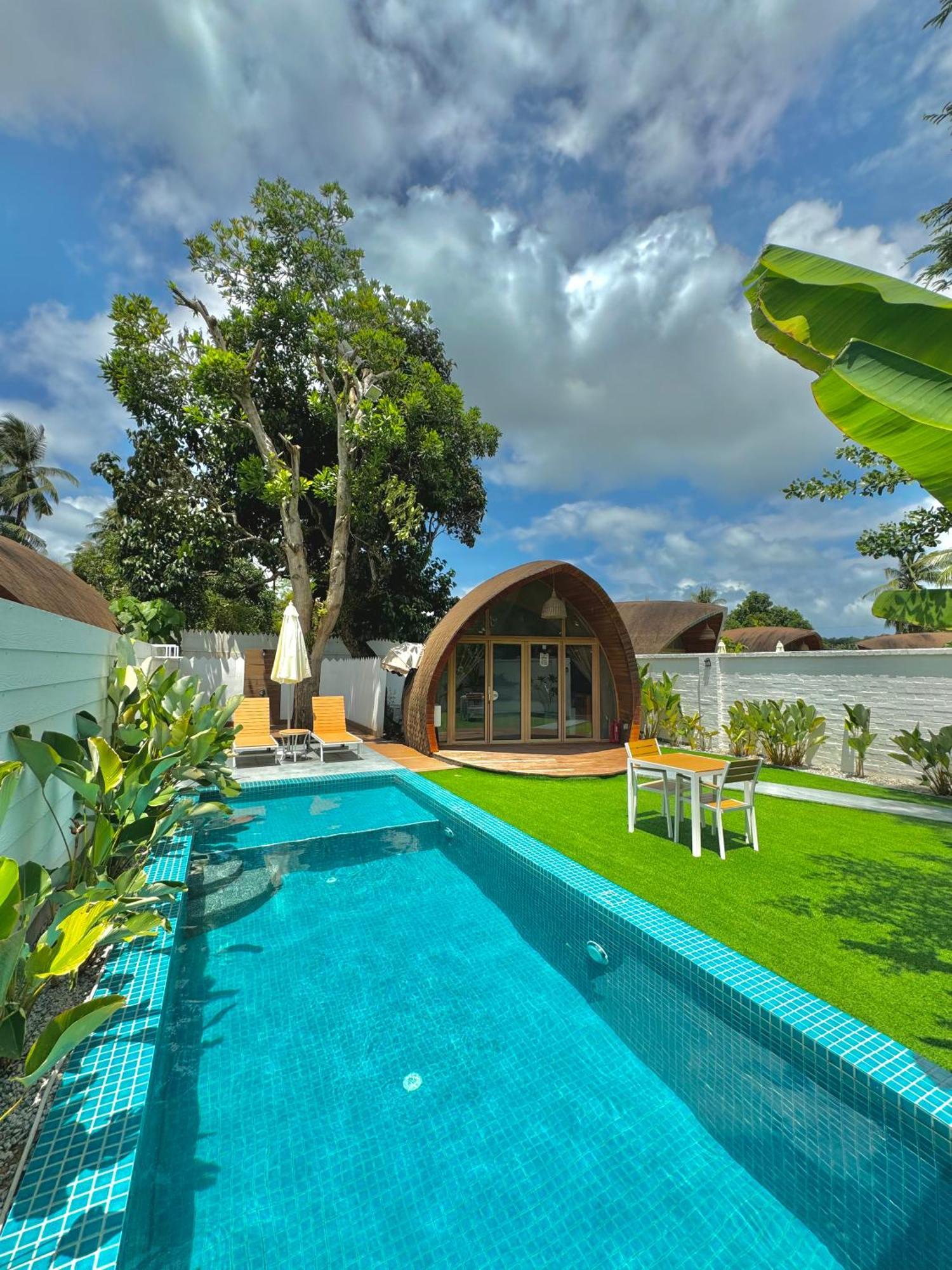Found Mansion Hotel Pantai Cenang  Exterior photo